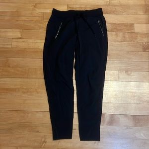 Athleta Trekkie north jogger, black, 10T